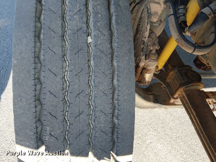 image for item DJ7856 2000 GMC C7500 fuel truck