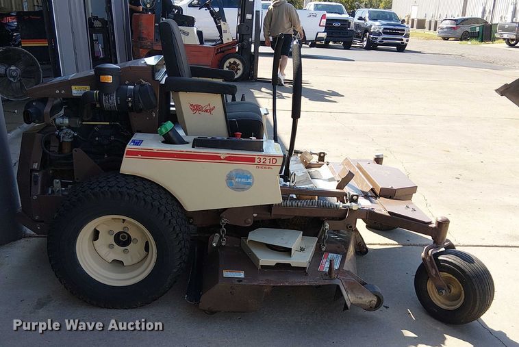 image for item DJ7861 2003 Grasshopper 321D ZTR lawn mower