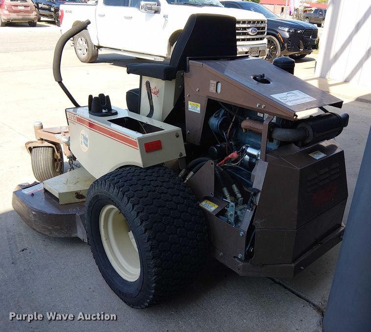 image for item DJ7861 2003 Grasshopper 321D ZTR lawn mower