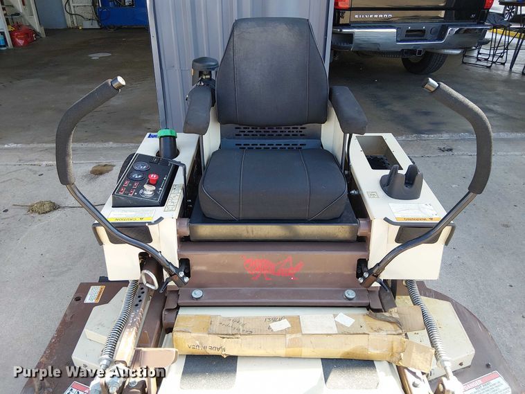 image for item DJ7861 2003 Grasshopper 321D ZTR lawn mower