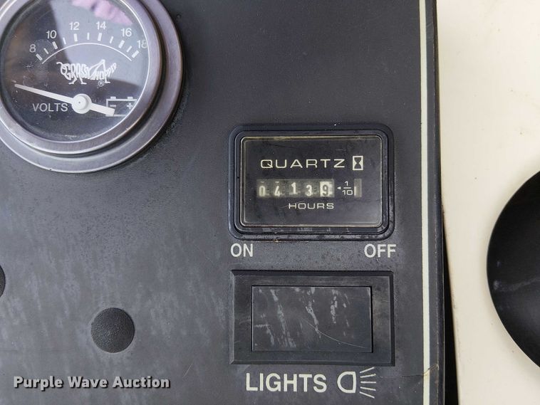 image for item DJ7861 2003 Grasshopper 321D ZTR lawn mower