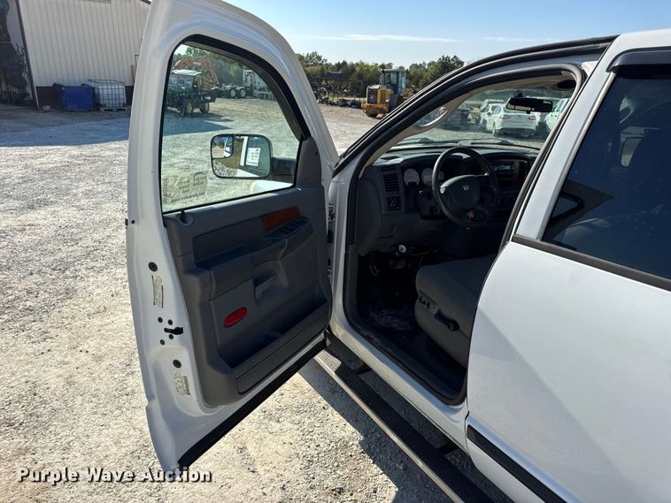 image for item DO2405 2006 Dodge Ram 2500HD Quad Cab flatbed pickup truck