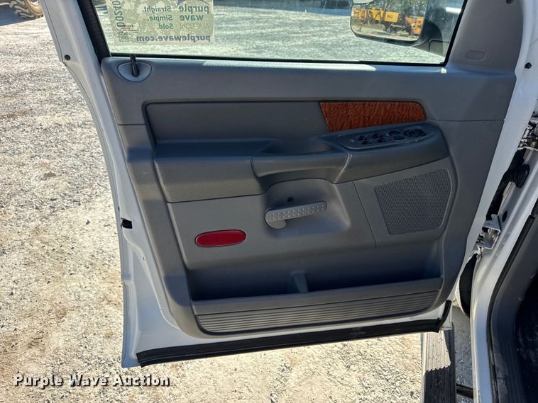 image for item DO2405 2006 Dodge Ram 2500HD Quad Cab flatbed pickup truck