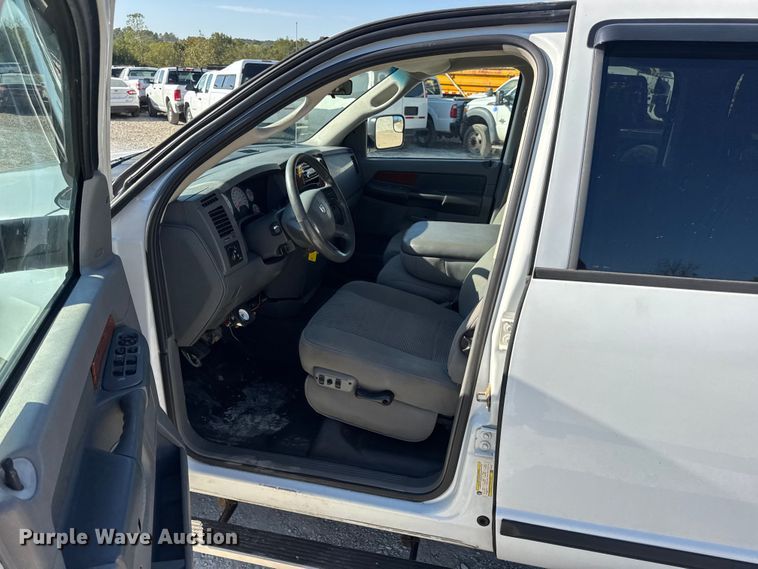 image for item DO2405 2006 Dodge Ram 2500HD Quad Cab flatbed pickup truck