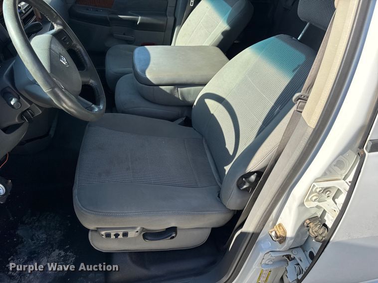 image for item DO2405 2006 Dodge Ram 2500HD Quad Cab flatbed pickup truck