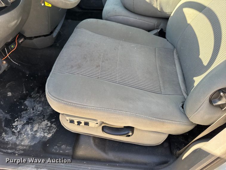 image for item DO2405 2006 Dodge Ram 2500HD Quad Cab flatbed pickup truck