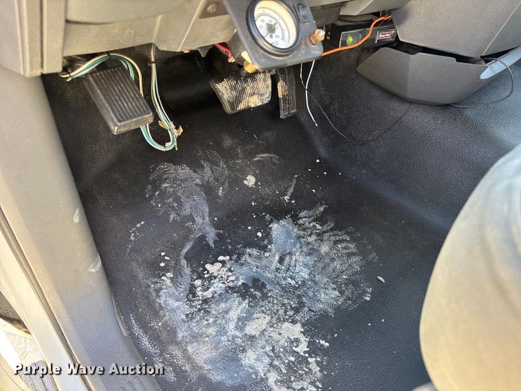 image for item DO2405 2006 Dodge Ram 2500HD Quad Cab flatbed pickup truck