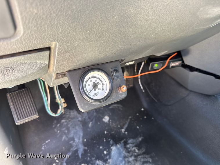 image for item DO2405 2006 Dodge Ram 2500HD Quad Cab flatbed pickup truck