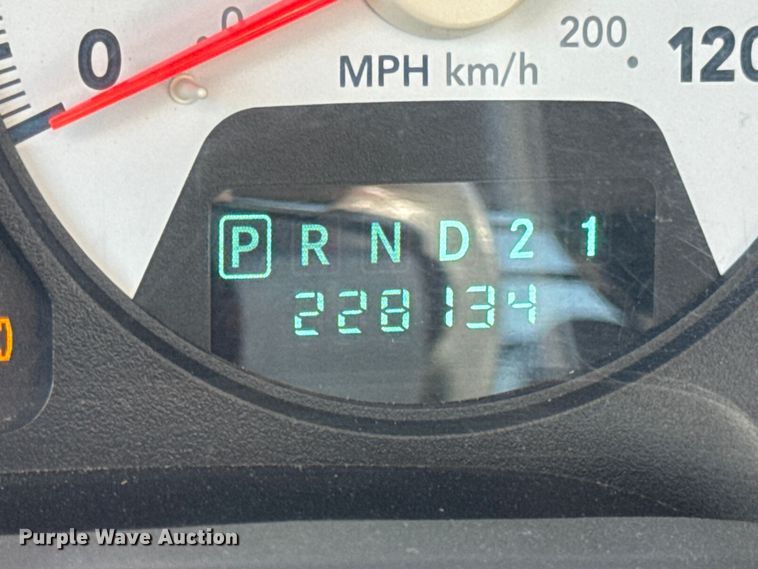 image for item DO2405 2006 Dodge Ram 2500HD Quad Cab flatbed pickup truck