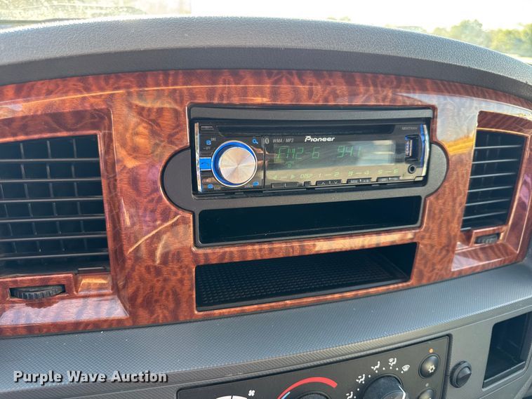 image for item DO2405 2006 Dodge Ram 2500HD Quad Cab flatbed pickup truck