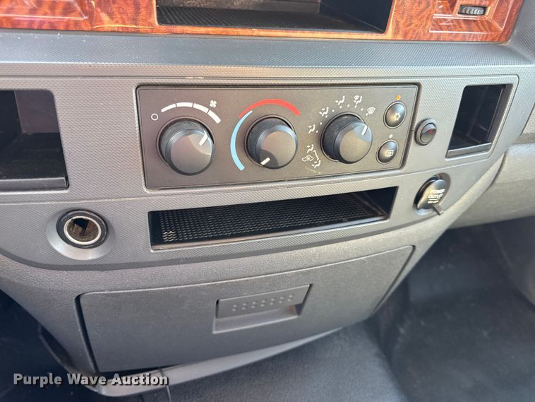 image for item DO2405 2006 Dodge Ram 2500HD Quad Cab flatbed pickup truck