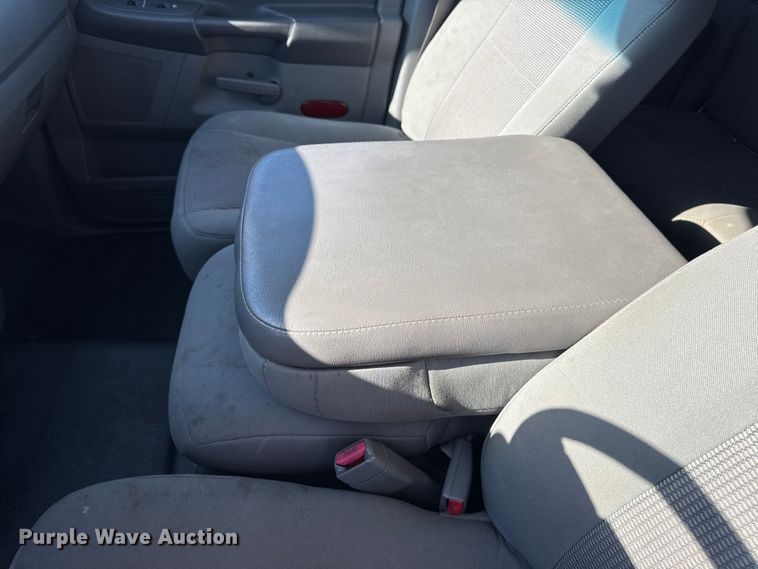 image for item DO2405 2006 Dodge Ram 2500HD Quad Cab flatbed pickup truck