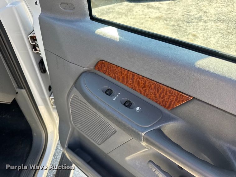 image for item DO2405 2006 Dodge Ram 2500HD Quad Cab flatbed pickup truck