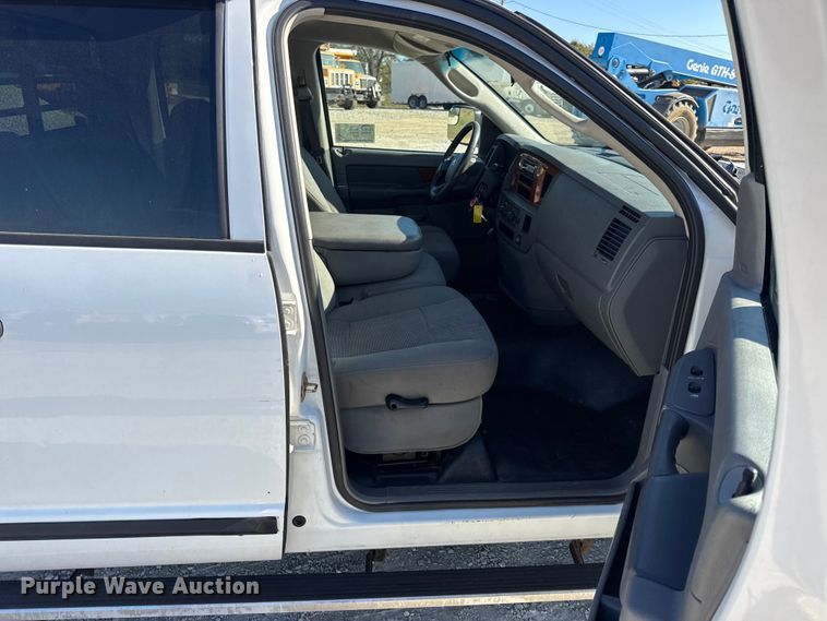 image for item DO2405 2006 Dodge Ram 2500HD Quad Cab flatbed pickup truck