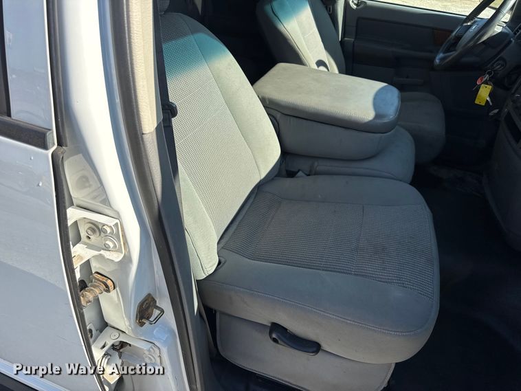 image for item DO2405 2006 Dodge Ram 2500HD Quad Cab flatbed pickup truck