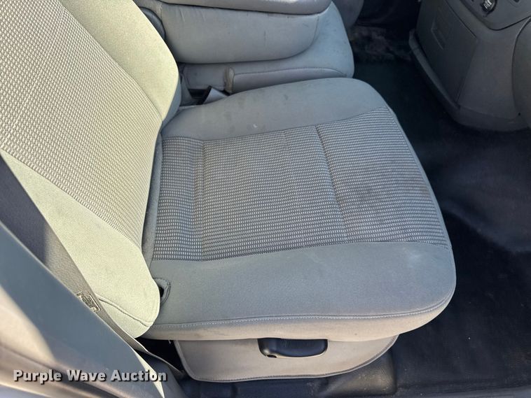 image for item DO2405 2006 Dodge Ram 2500HD Quad Cab flatbed pickup truck