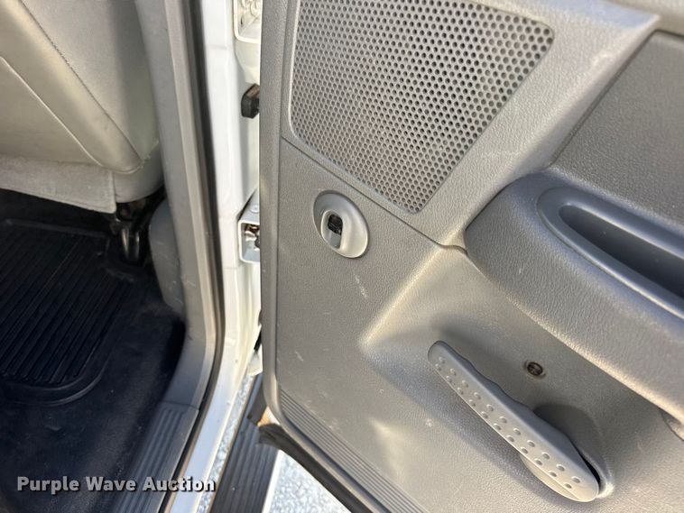 image for item DO2405 2006 Dodge Ram 2500HD Quad Cab flatbed pickup truck