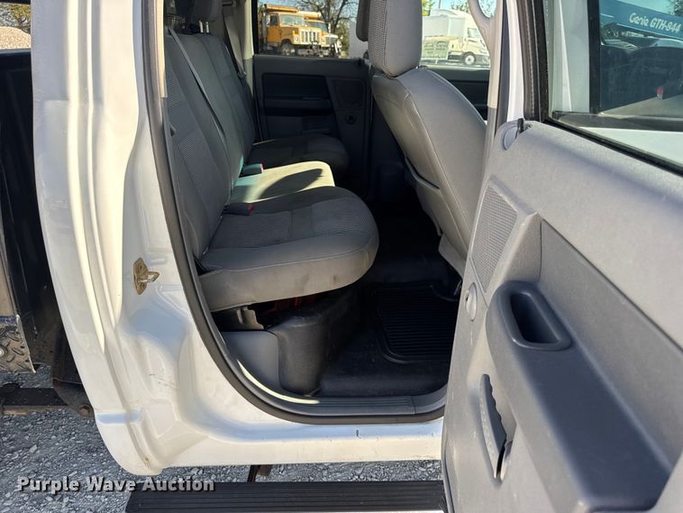 image for item DO2405 2006 Dodge Ram 2500HD Quad Cab flatbed pickup truck