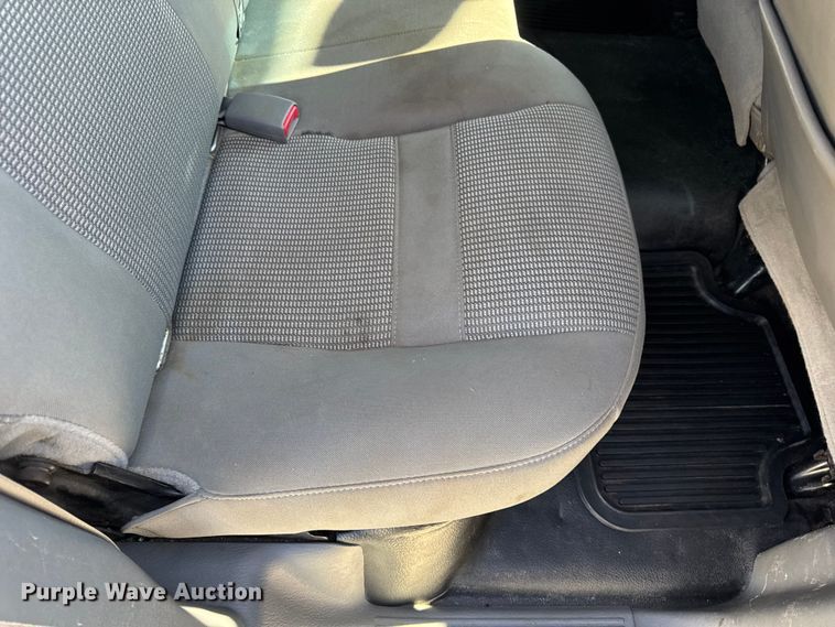 image for item DO2405 2006 Dodge Ram 2500HD Quad Cab flatbed pickup truck