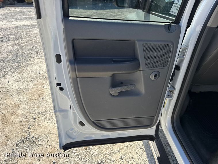 image for item DO2405 2006 Dodge Ram 2500HD Quad Cab flatbed pickup truck