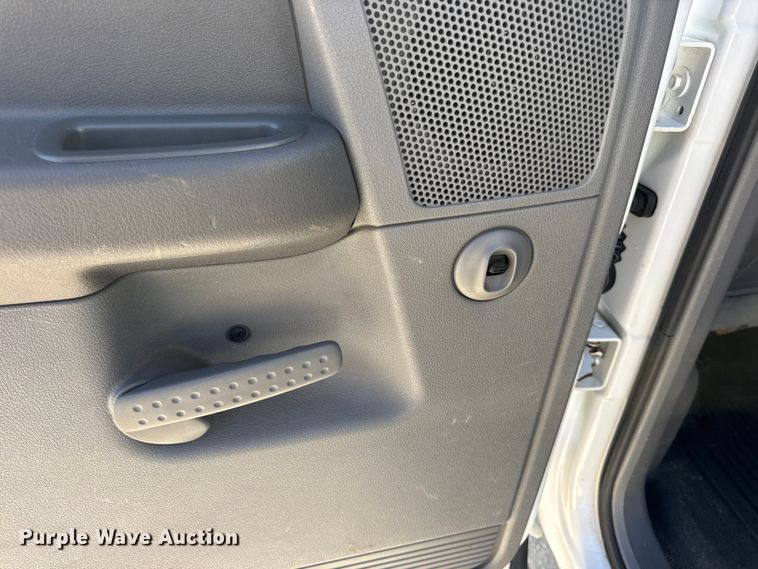 image for item DO2405 2006 Dodge Ram 2500HD Quad Cab flatbed pickup truck