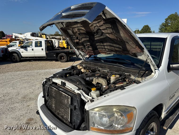 image for item DO2405 2006 Dodge Ram 2500HD Quad Cab flatbed pickup truck