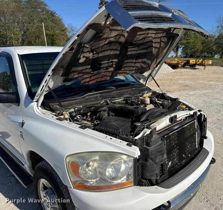 image for item DO2405 2006 Dodge Ram 2500HD Quad Cab flatbed pickup truck