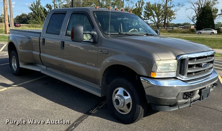 image for item DP8862 2004 Ford F350 Super Duty Lariat Crew Cab pickup truck