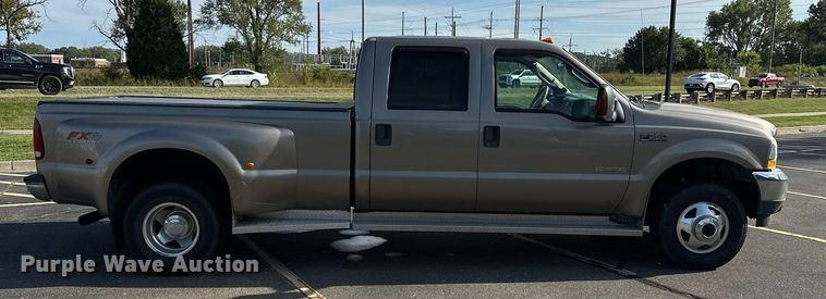 image for item DP8862 2004 Ford F350 Super Duty Lariat Crew Cab pickup truck