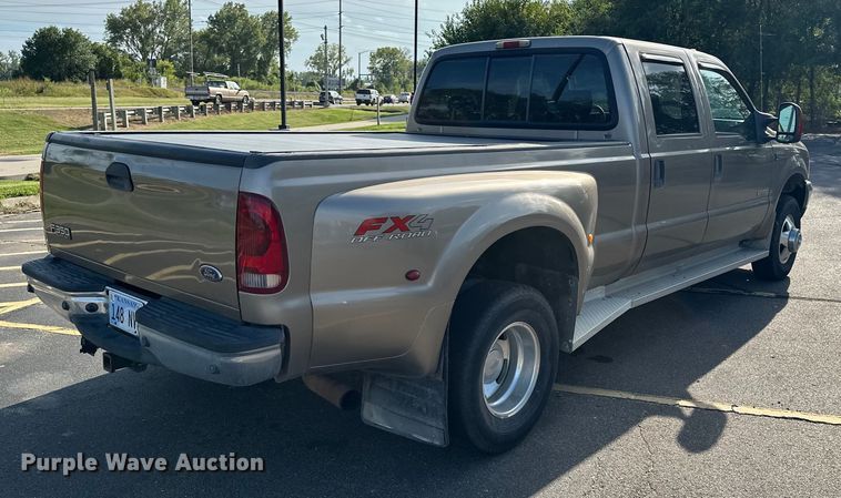 image for item DP8862 2004 Ford F350 Super Duty Lariat Crew Cab pickup truck