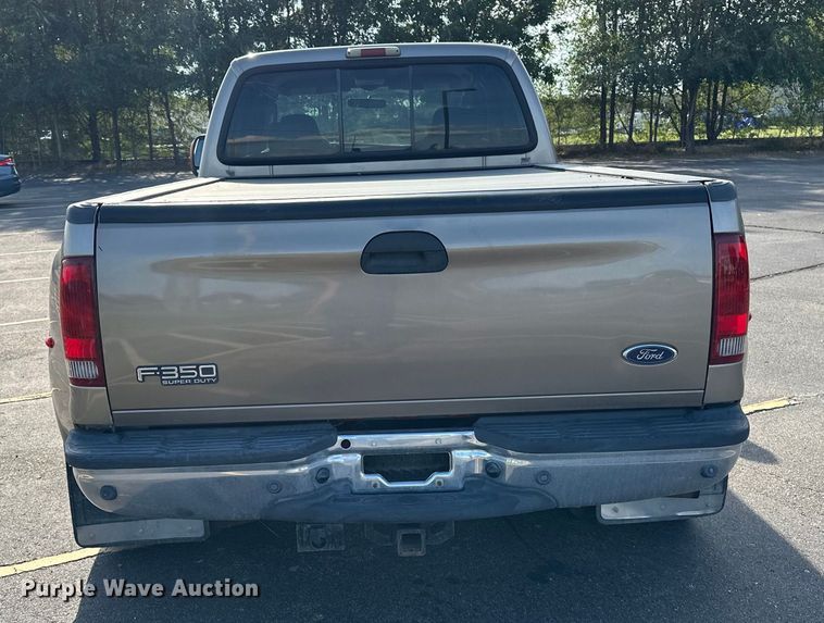 image for item DP8862 2004 Ford F350 Super Duty Lariat Crew Cab pickup truck