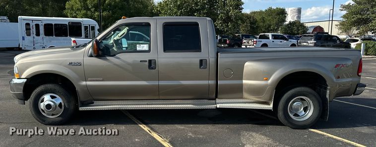 image for item DP8862 2004 Ford F350 Super Duty Lariat Crew Cab pickup truck