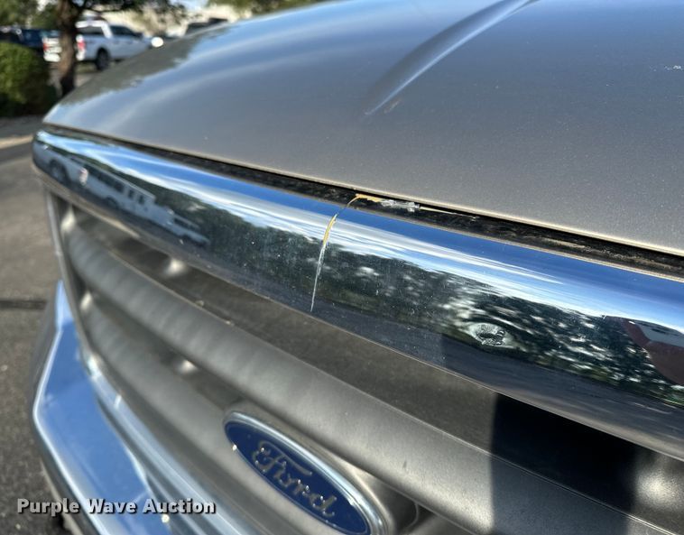 image for item DP8862 2004 Ford F350 Super Duty Lariat Crew Cab pickup truck