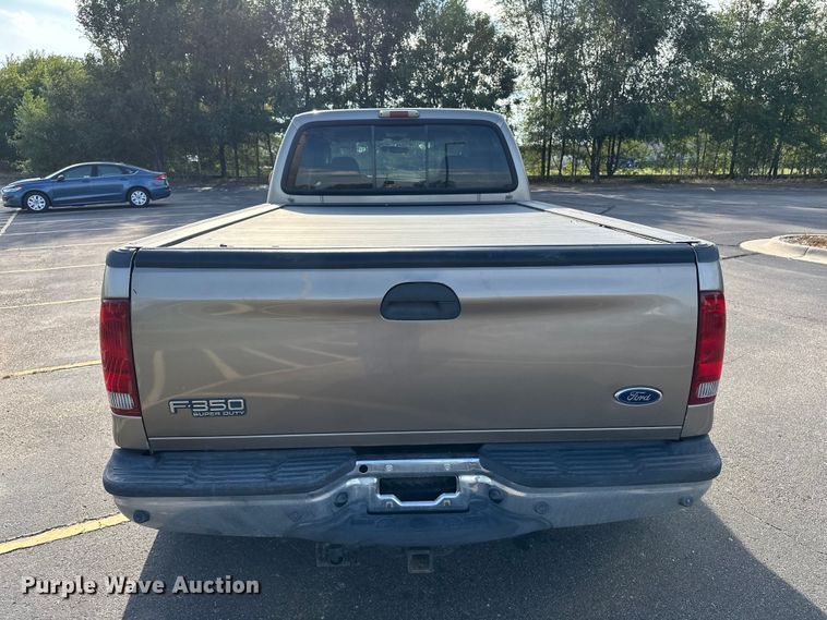 image for item DP8862 2004 Ford F350 Super Duty Lariat Crew Cab pickup truck