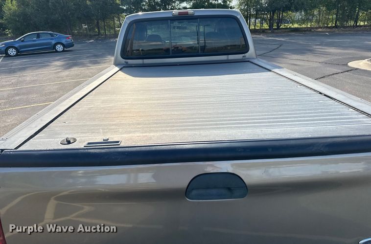 image for item DP8862 2004 Ford F350 Super Duty Lariat Crew Cab pickup truck