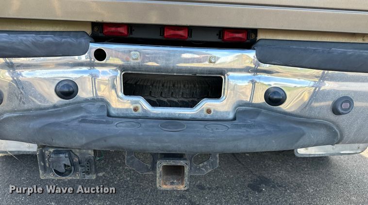 image for item DP8862 2004 Ford F350 Super Duty Lariat Crew Cab pickup truck