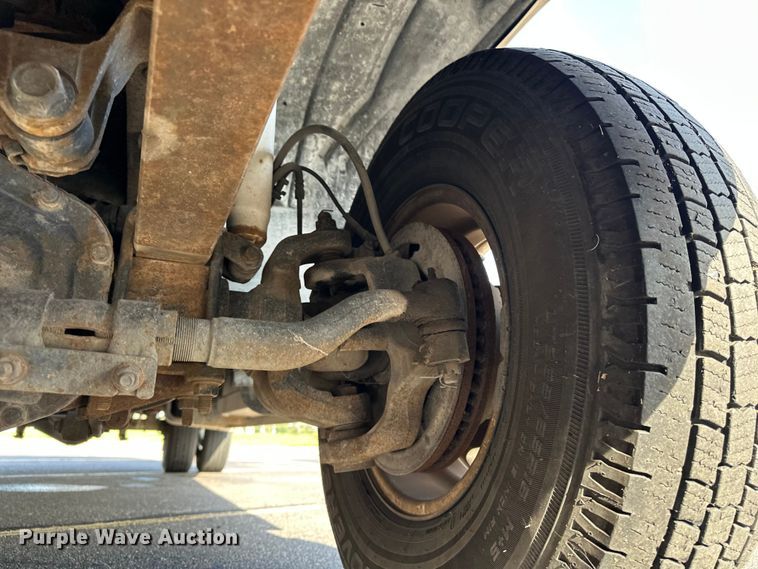 image for item DP8862 2004 Ford F350 Super Duty Lariat Crew Cab pickup truck