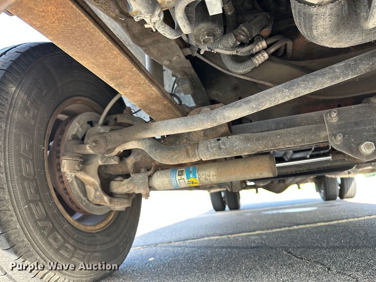 image for item DP8862 2004 Ford F350 Super Duty Lariat Crew Cab pickup truck