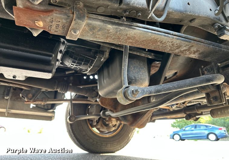 image for item DP8862 2004 Ford F350 Super Duty Lariat Crew Cab pickup truck