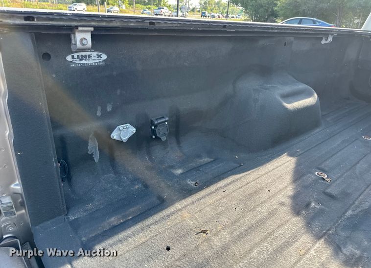 image for item DP8862 2004 Ford F350 Super Duty Lariat Crew Cab pickup truck