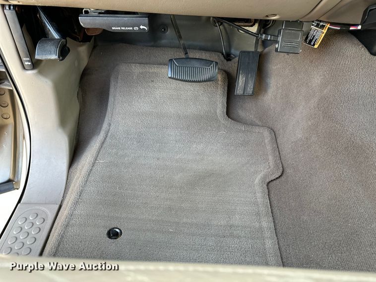 image for item DP8862 2004 Ford F350 Super Duty Lariat Crew Cab pickup truck