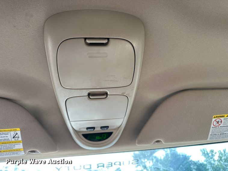 image for item DP8862 2004 Ford F350 Super Duty Lariat Crew Cab pickup truck