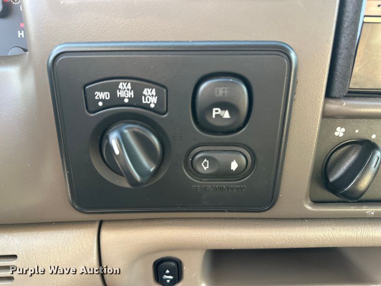 image for item DP8862 2004 Ford F350 Super Duty Lariat Crew Cab pickup truck