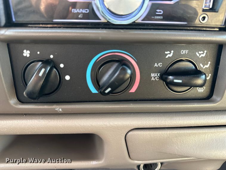 image for item DP8862 2004 Ford F350 Super Duty Lariat Crew Cab pickup truck