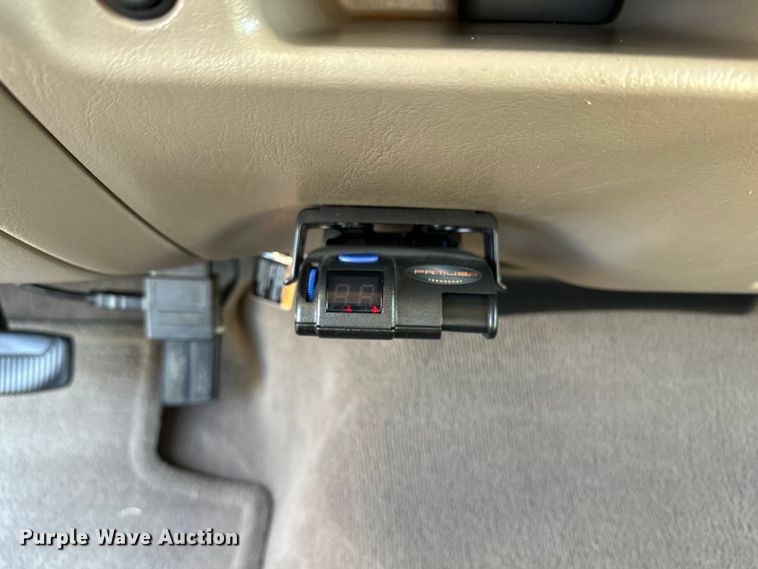 image for item DP8862 2004 Ford F350 Super Duty Lariat Crew Cab pickup truck