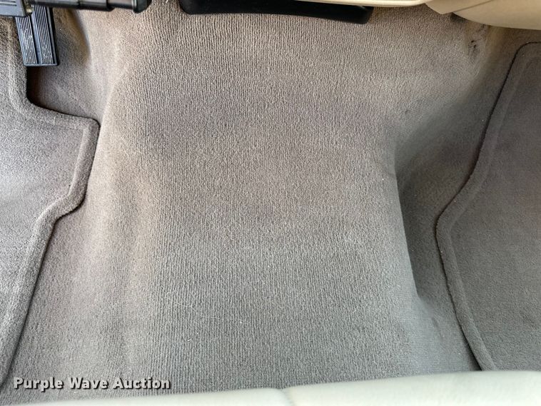 image for item DP8862 2004 Ford F350 Super Duty Lariat Crew Cab pickup truck