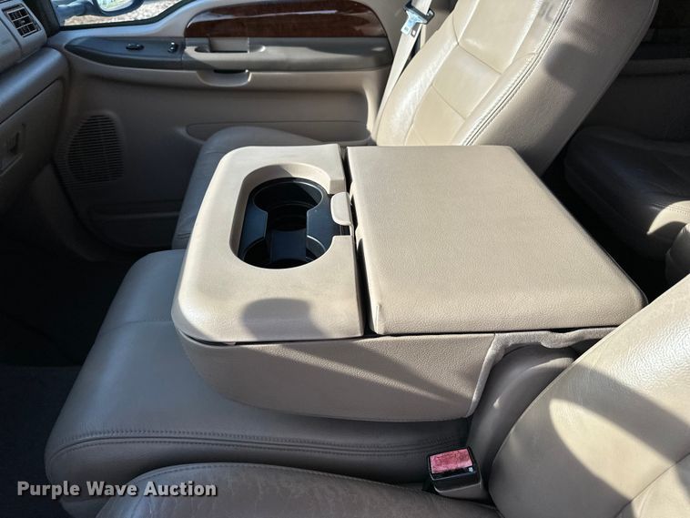 image for item DP8862 2004 Ford F350 Super Duty Lariat Crew Cab pickup truck