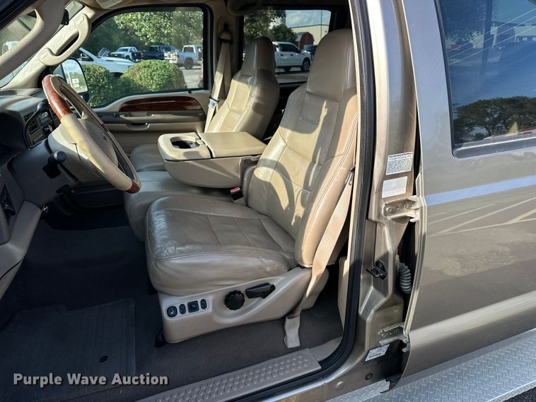 image for item DP8862 2004 Ford F350 Super Duty Lariat Crew Cab pickup truck