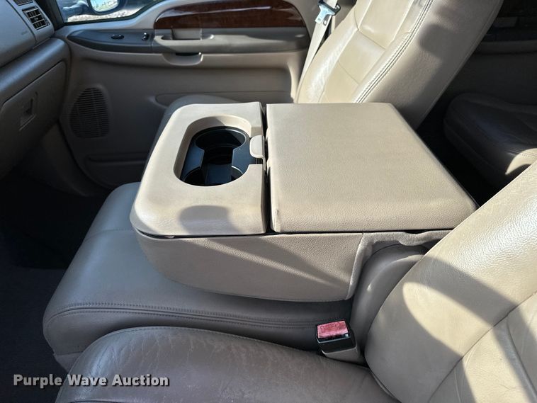 image for item DP8862 2004 Ford F350 Super Duty Lariat Crew Cab pickup truck