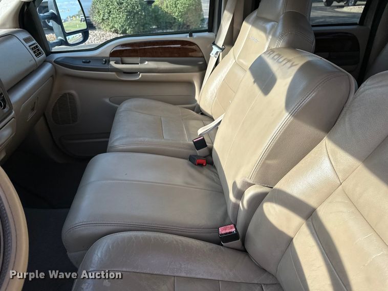 image for item DP8862 2004 Ford F350 Super Duty Lariat Crew Cab pickup truck